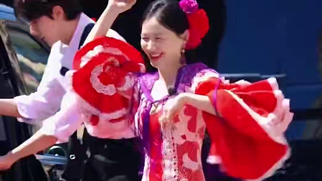 托举到台前的路 一直都凭借的 是自己#金靖 #考古 #路透 #女性