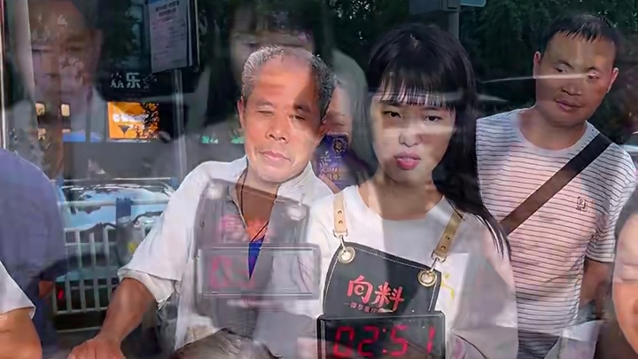 美女挑战30碗重庆小面，3斤面条满满一大桌看着都为她捏把汗啊！#美食 #小面调料 #重庆小面