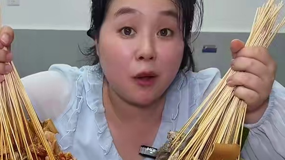 快囤，28.8吃50串钵钵鸡还有包子饺子2选1，凉粉和鸡汤，太划算了#美食推荐 #美食探店 #美食