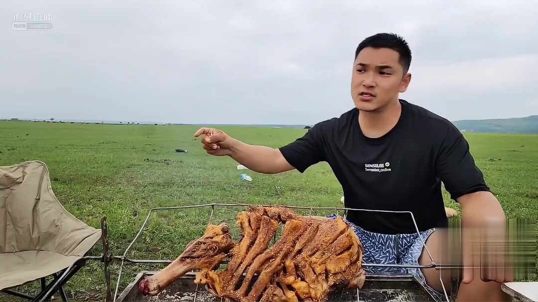 【美食小群】小群精通各国语言并友好向粉丝展示？