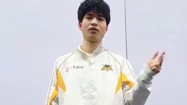 闪现两只很可爱的小猫（也有可能是小狗和小熊）
#狼队飞车 #QQ飞车手游 #2025QQ飞车手游亚洲