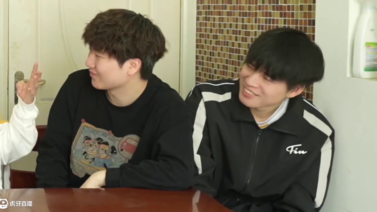 《狼崽出没》——你在说什么（上）！演技考验2.0 演技优秀，不如游戏黑洞！
#狼队飞车 #QQ飞车手