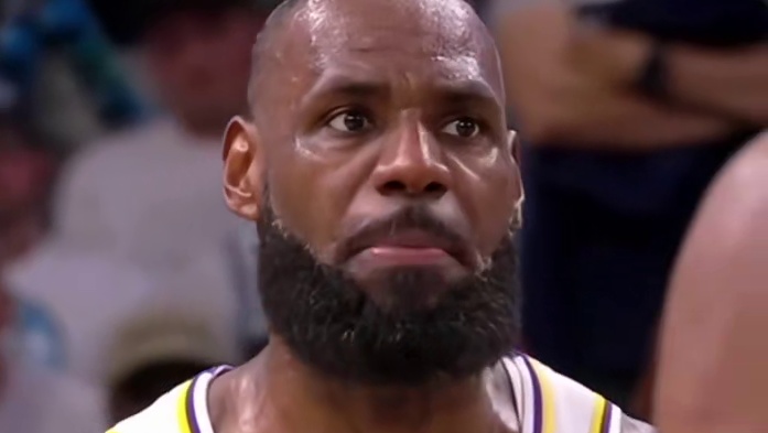 出阴招了，戈贝尔这球真的阴