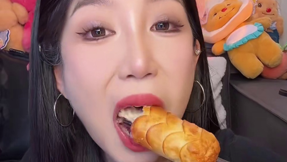 这个肠放心入！嘎嘎好吃！一个是咸口一个是甜口 肉质紧实 不是那种面面的口感 打开就可以吃 加热吃会更