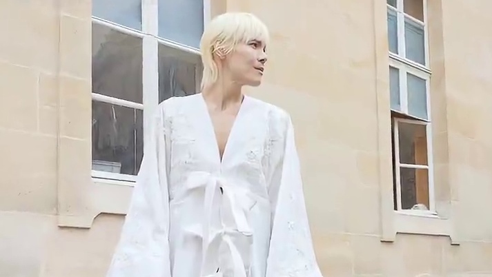 佐又给自己研究出新风格了！#向佐 #向佐巴黎时装周圣洁风 #向佐 #巴黎时装周