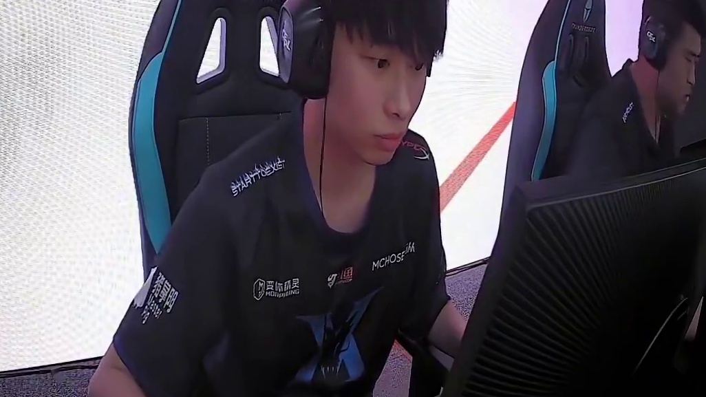 各大职业选手们看，欧欧太迷了，等死亡视角不结束就漏，全员看的满头问号？#CFPLS26 #2025C