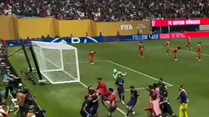 登贝莱补时破门锁定胜局！巴黎2：0拜仁