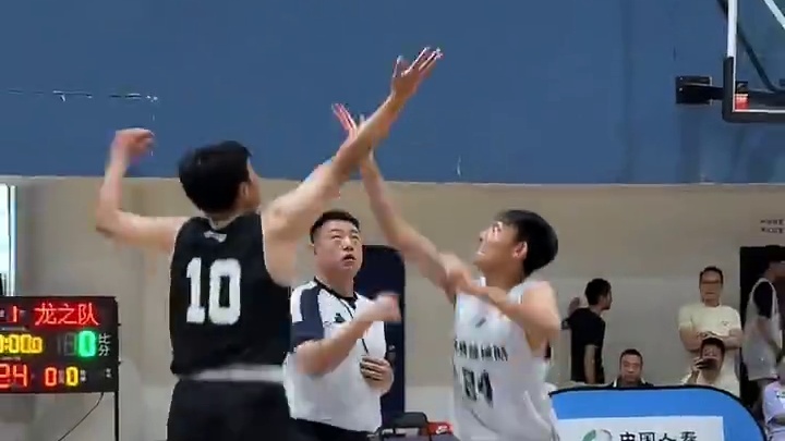 一剑封喉！对得起胸前的24号 “当压力化作山岳，有人颤抖退缩，有人——把山岳踩成王座！"大心脏不是天