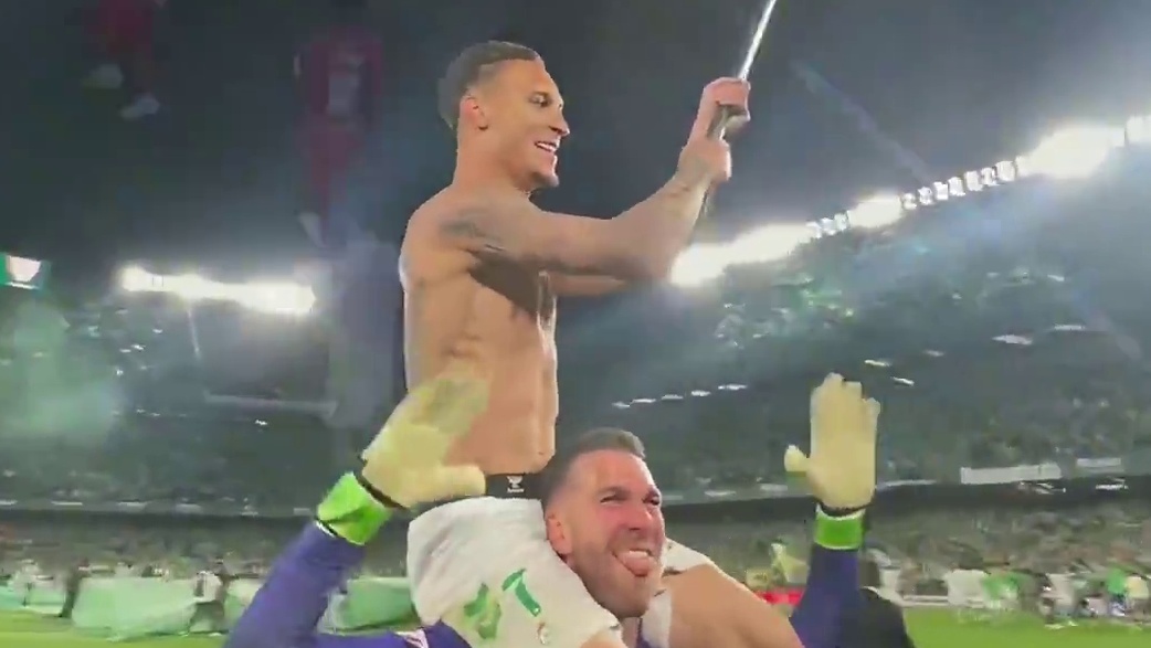 国王安东尼率领贝蒂斯西甲连胜逼近欧冠区照这样下去安东尼迟早打回一亿身价