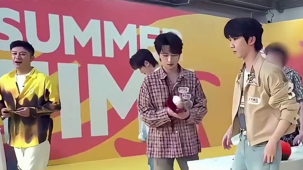 勾践剑让一个本来就很吵的大家庭更吵了#时代少年团 #时代少年团直播 #搞笑