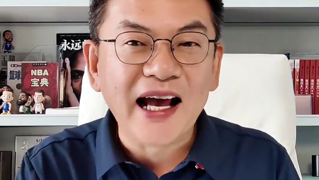 太阳队成绩不怎么样，还在拆队重建，布克年薪却要达到7000万了，还是美刀。