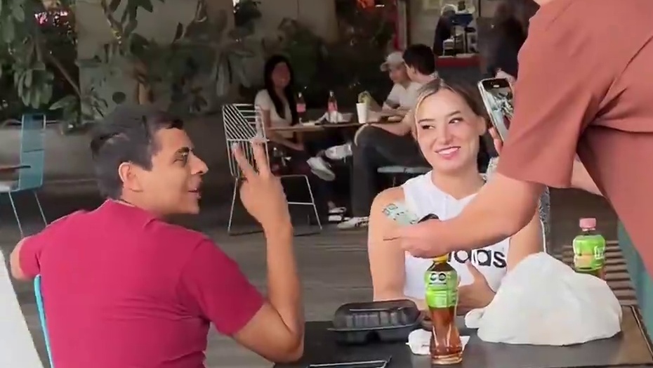 街头挑战，一分钟天堂挑战。 街头挑战，一分钟天堂挑战。#街头挑战 #情侣忠诚测试 #天堂一分钟 