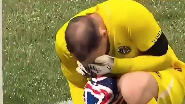 脚踝严重变形！22岁穆西亚拉 遭遇重伤