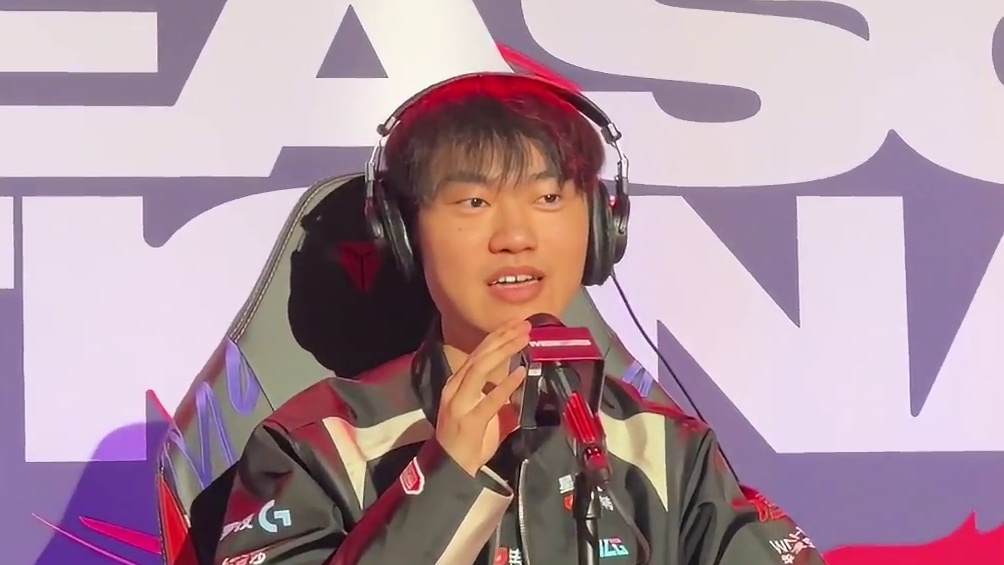 Q：选阿卡丽的原因？Knight：我其实个人觉得选阿卡丽不是特别好，但是也不知道玩什么好赢吧，所以就