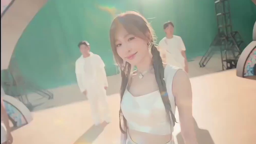 独家花絮大公开！Cyndi王心凌片场「暴打」日记 #王心凌代言晶核 #晶核二周年 #晶核新职业鬼刃 