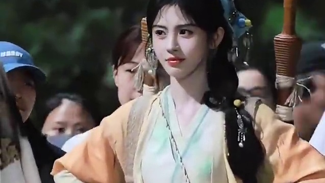 这个笨蛋总学不会诉苦 可蜜橘早看透了她露出的马脚#鞠婧祎 #来战 #阿黛 #路透 #鞠婧祎来战片场摔