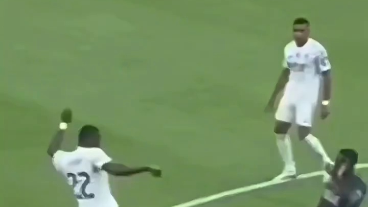 吕迪格的迷糊行为