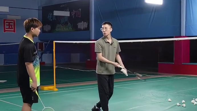 搓球 技术技巧是一方面，目的性是决定能不能把技术贯彻到战术里的重要环节#羽毛球 #羽毛球教学 #羽毛