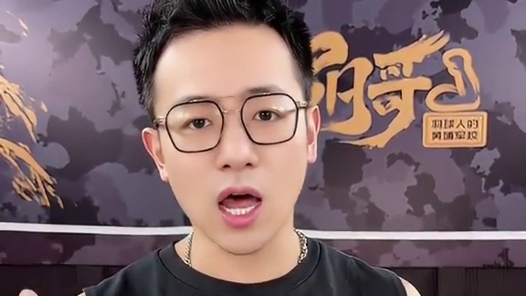 奶里奶气的龙《奶龙之刃》，这把球拍参数数据怎么样？ #奶龙 #奶龙之刃 #龙牙之刃 #小阳哥 #球拍