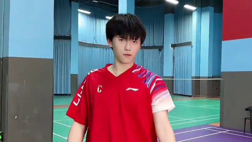 不好意思一不小心夺冠了#羽毛球#谌龙杯