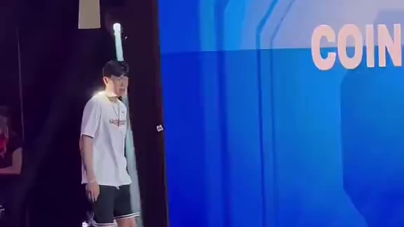 杨瀚森也来给王楚钦加油了！这身高差大头也蒙了！3比0战胜李尚洙光速打卡下班！