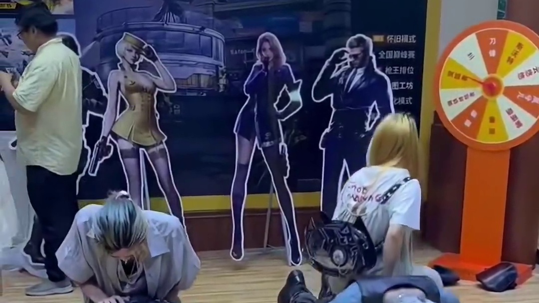 什么马可波罗和奥摩交谈准备进军CF？ “梦泪”幽灵猎手疯狂秀肌肉？#2025穿越火线嘉年华 #CF嘉