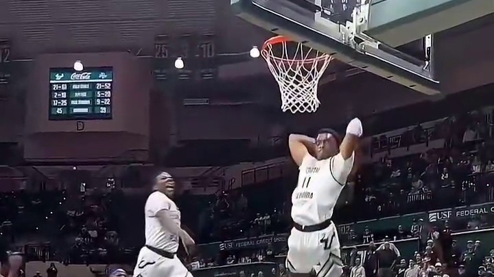 队友撤回了一个扣篮#篮球