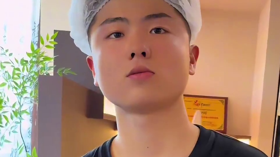 挑战用一张白纸吃一顿火锅！ 挑战用一张白纸吃一顿火锅！#交换美好 #非遗 #以画换物 #挑战画999