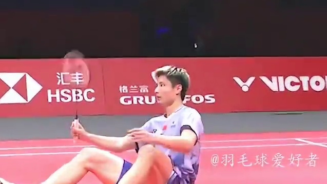 石宇奇本能回球到底有多犀利，这是多年训练下的肌肉记忆。 #羽毛球