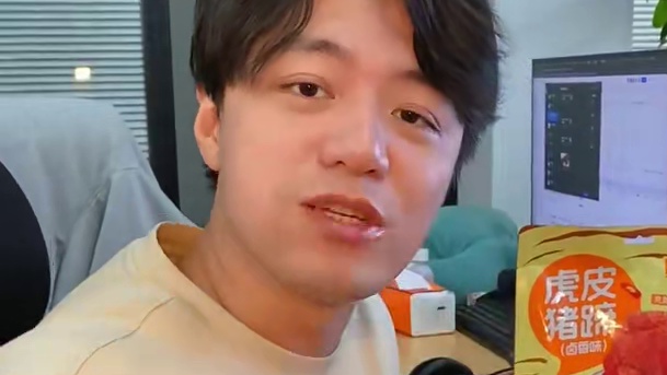 虎皮裹着肉香，Q弹带着酱香，这口猪蹄配饭太香啦！#零食推荐#邬辣妈#虎皮猪蹄