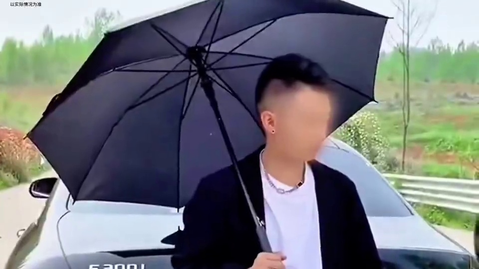 没钱硬装，脸面受伤！#奔驰e级 #奔驰a级 #买车