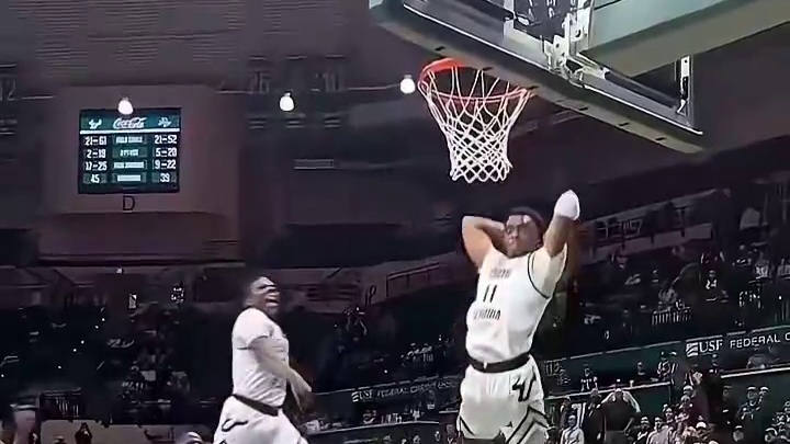 队友撤回了一个扣篮#篮球