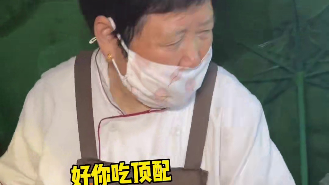 南京街头凌晨2点才出摊的肉末煎饼，份量好实在