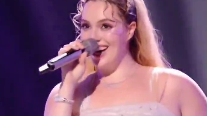 疑似节目组给自己找了个“工具人”#歌手2025 #歌手2025第九期 #张踩铃 #张踩铃在歌手说脱口