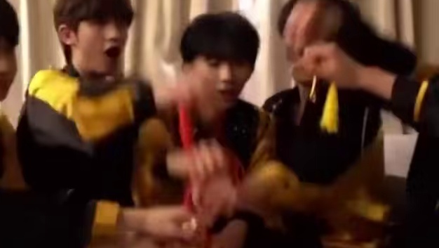 马嘉祺和他的六个拉拉队