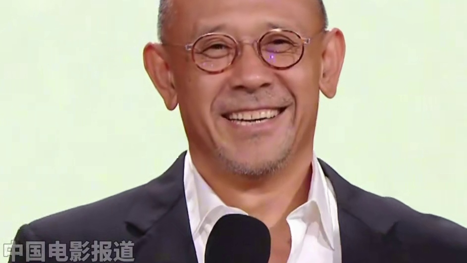 #姜文携你行你上亮相喜剧周  “天花板上到底有什么？导演#姜文 给出答案：有的就是这部电影——《你行