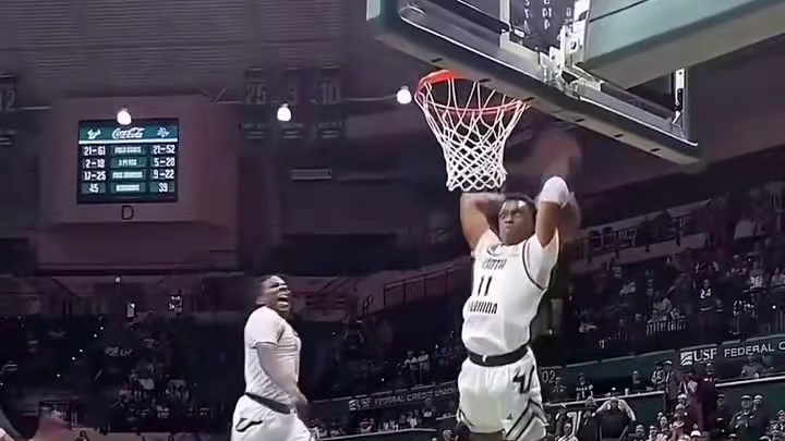 队友撤回了一个扣篮#篮球