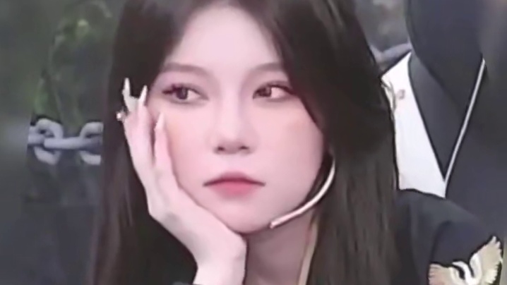 华山论美女这一块…… 每一个都好喜欢啊！
#华山论剑狼人杀 #狼人杀 #美女