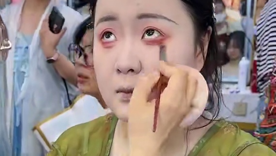 别眨眼！胖妹要变装啦！