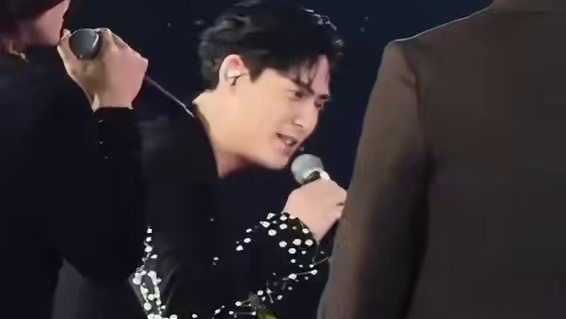 F4五月天演唱会合唱《流星雨》12年后再合体掀起回忆杀！ #五月天演唱会#F4合体#流星雨#F4在五