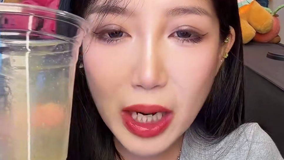 可以常温储存的绿豆沙呀 能吃到绿豆的颗粒感 沙沙的稠稠的那种 放冰箱里冰一下 或者冷冻 爽惨了！ #