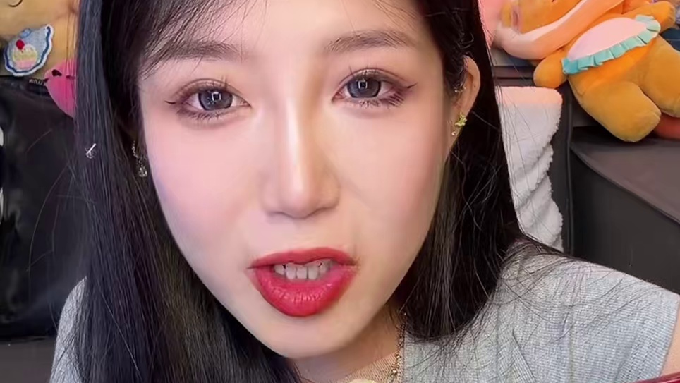 可以直接就吃de甜甜的钦蜜9号百香果 这个品种就是甜的不是酸的那种 放的越皱巴的越甜！夏天和百香果太