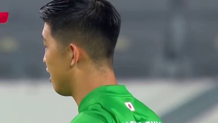 国足连续传递高燃反击，日本队就没碰到球#国足 #东亚杯