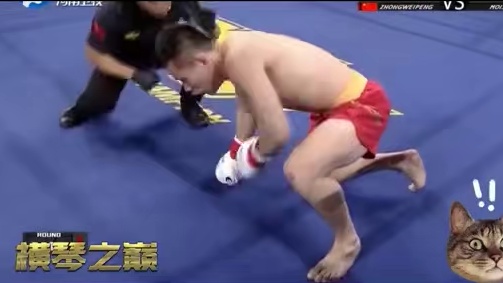 穆瑟夫转身蹬腿加爆肝重拳，连续两次强读中国选手钟威鹏，我相信"打不倒你的只会让你更强大！"#搏击 #