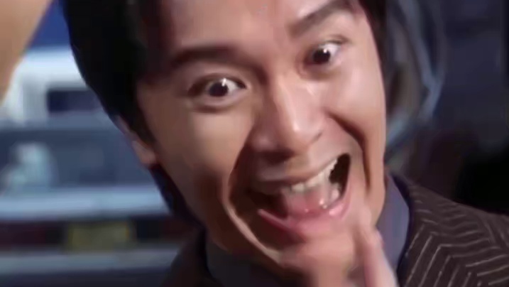 下意识是骗不了人的，#王源 真的好好呀！舞伴失足滑倒，王源第一时间明显放慢脚步，拍拍舞伴肩膀安慰伴舞