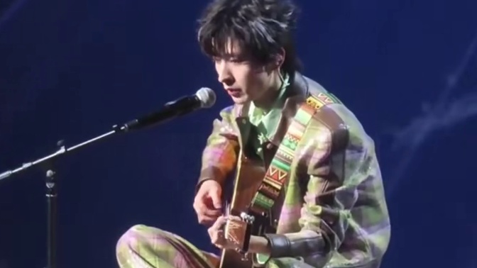 那就说好了，十年后还要带着来时的星光相见，你继续耀眼，我们继续陪伴#文韬 #文韬武汉见面会 #十年之