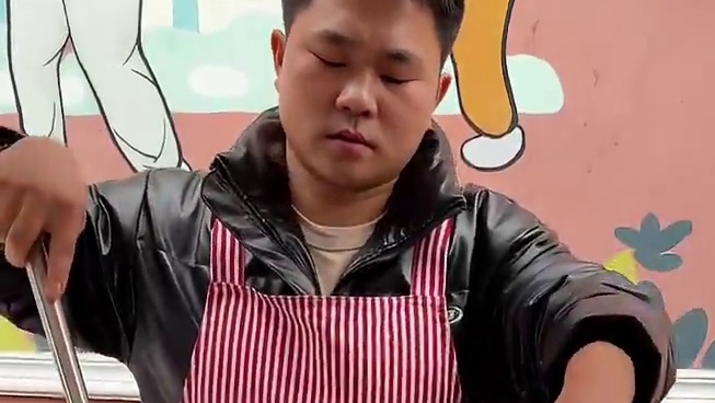 街头偶遇老式的糖油果子，川渝版黄油年糕