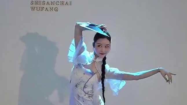 昨夜风 今宵月 #昨夜风今宵月 #古典舞 #古典舞的美 #旗袍舞蹈 
原创：美少男