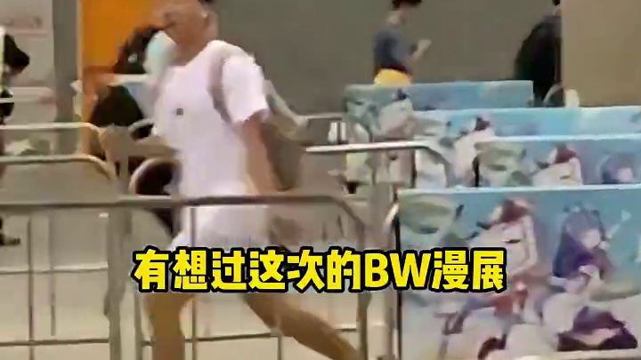 有想到会很抽象，但没想到这么抽象#在大城市也能骑上猪了   #漫展抽象还有高手 #上海BW漫展好抽象