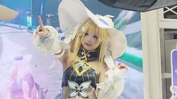 别问 问就是喜欢#在大城市也能骑上猪了   #漫展抽象还有高手 #上海BW漫展好抽象的猪